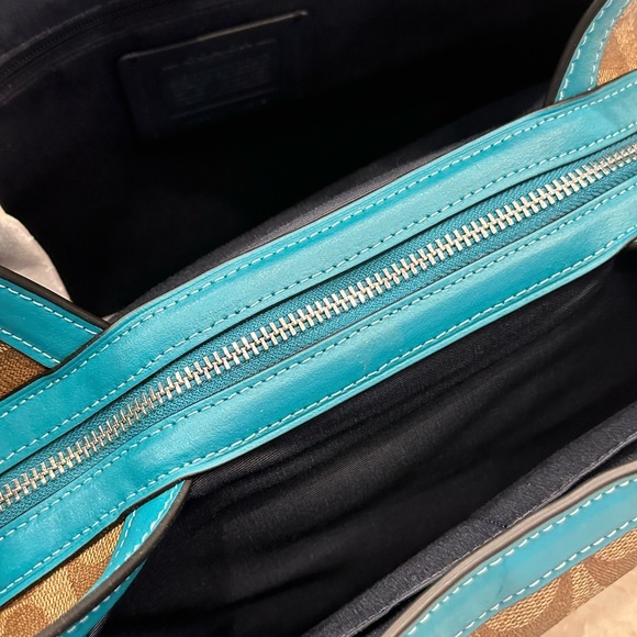 Coach - Picture 6 of 13